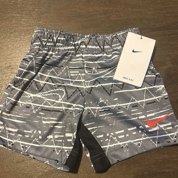 NWT Nike Toddlers Boys Be Real AOP Shorts  Wolf Gray - Picture 10 of 10